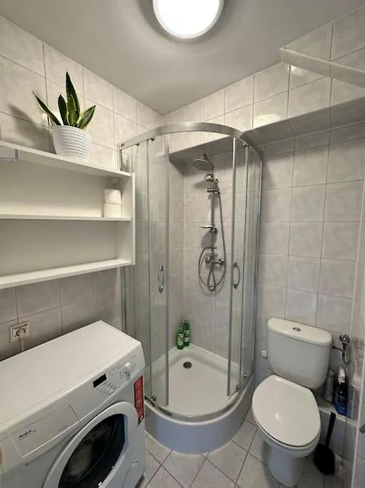 Studio Na Zielonym Powislu Warszawa 0*,  Polska